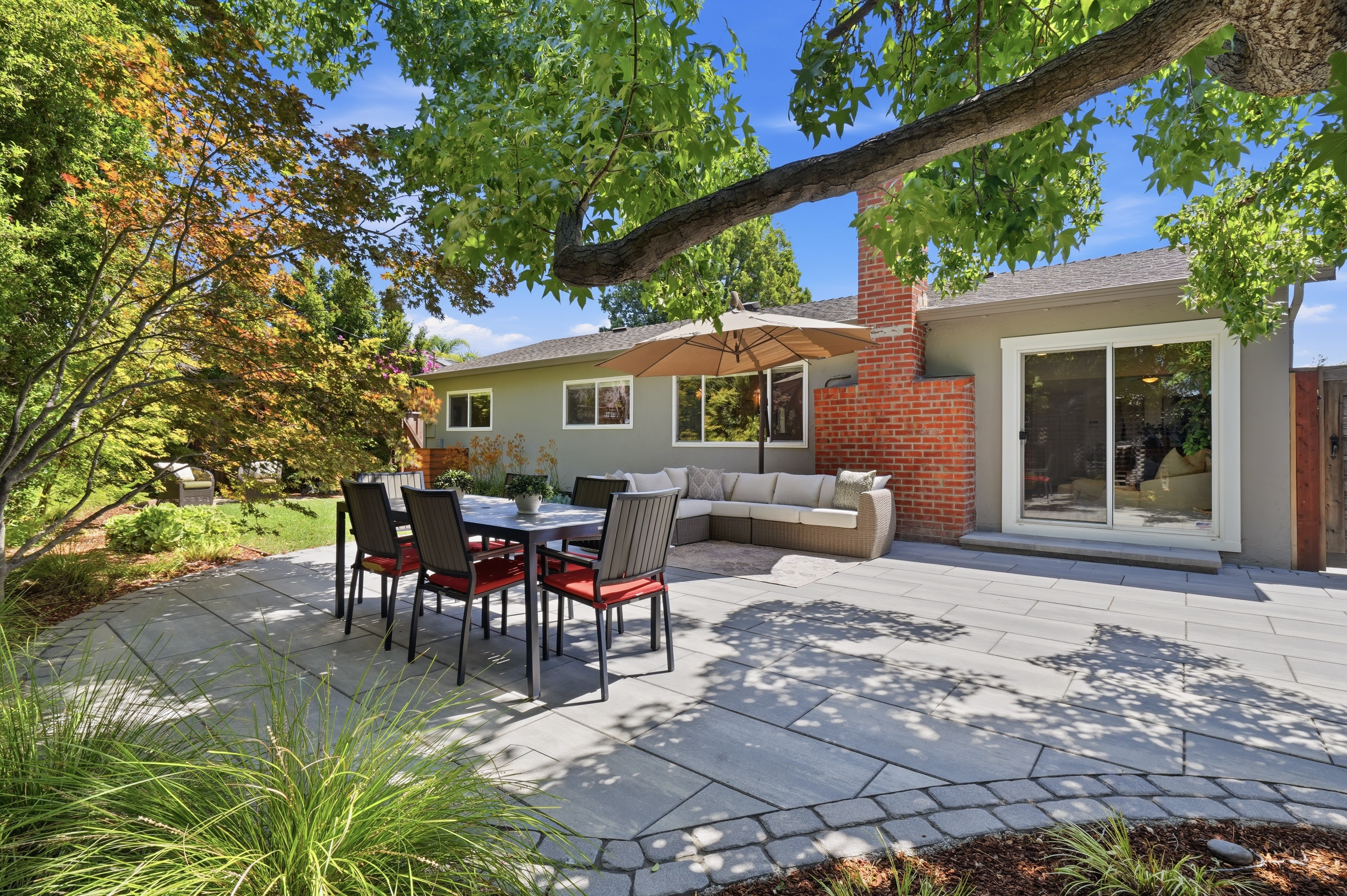  Private, Stylishly Updated Home in Prime Cambrian Location - 物件實景
