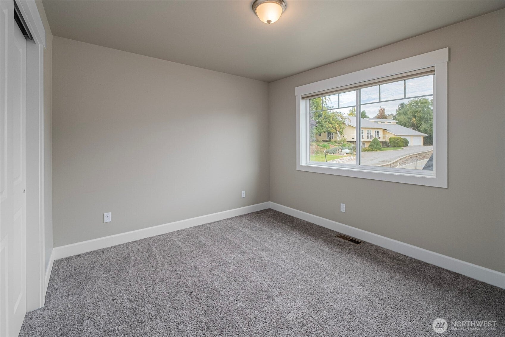 Wenatchee, Washington, 98801, United States, 3 Bedrooms Bedrooms, ,3 BathroomsBathrooms,Residential,For Sale,1998254