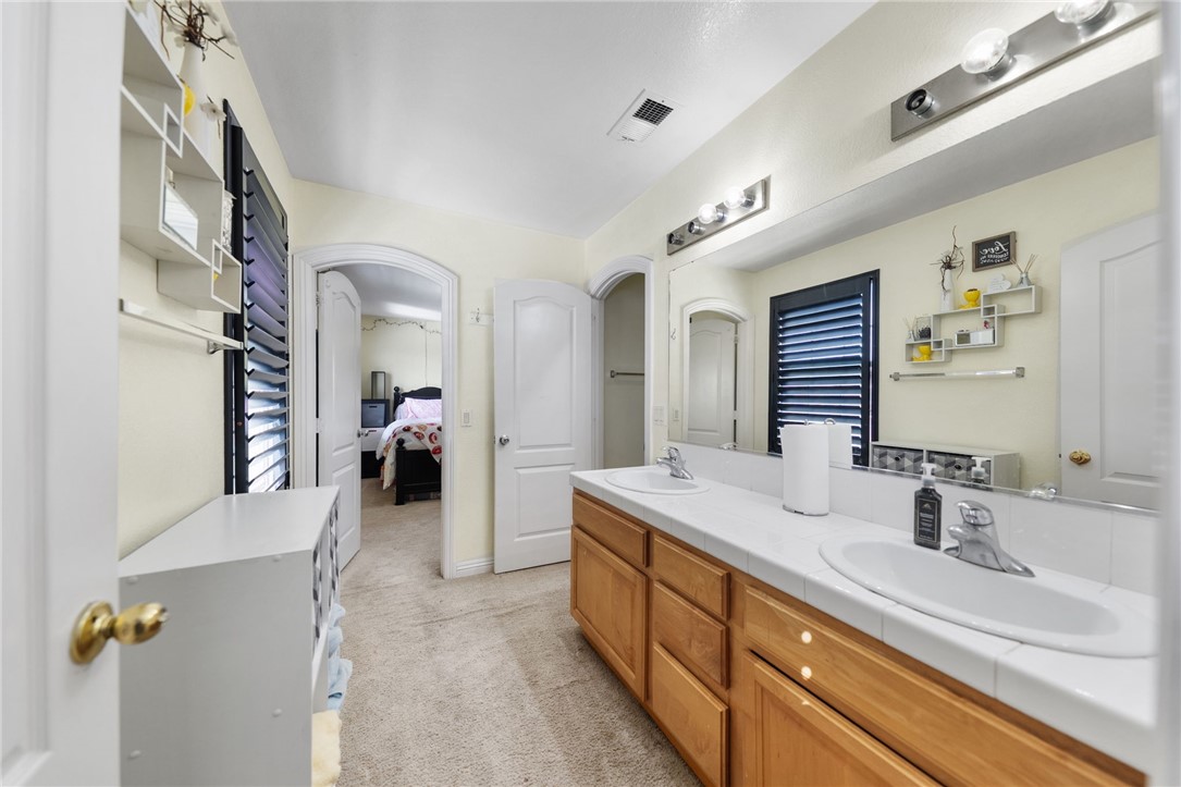 Eastvale, California, 91752, United States, 5 Bedrooms Bedrooms, ,5 BathroomsBathrooms,Residential,For Sale,1995400