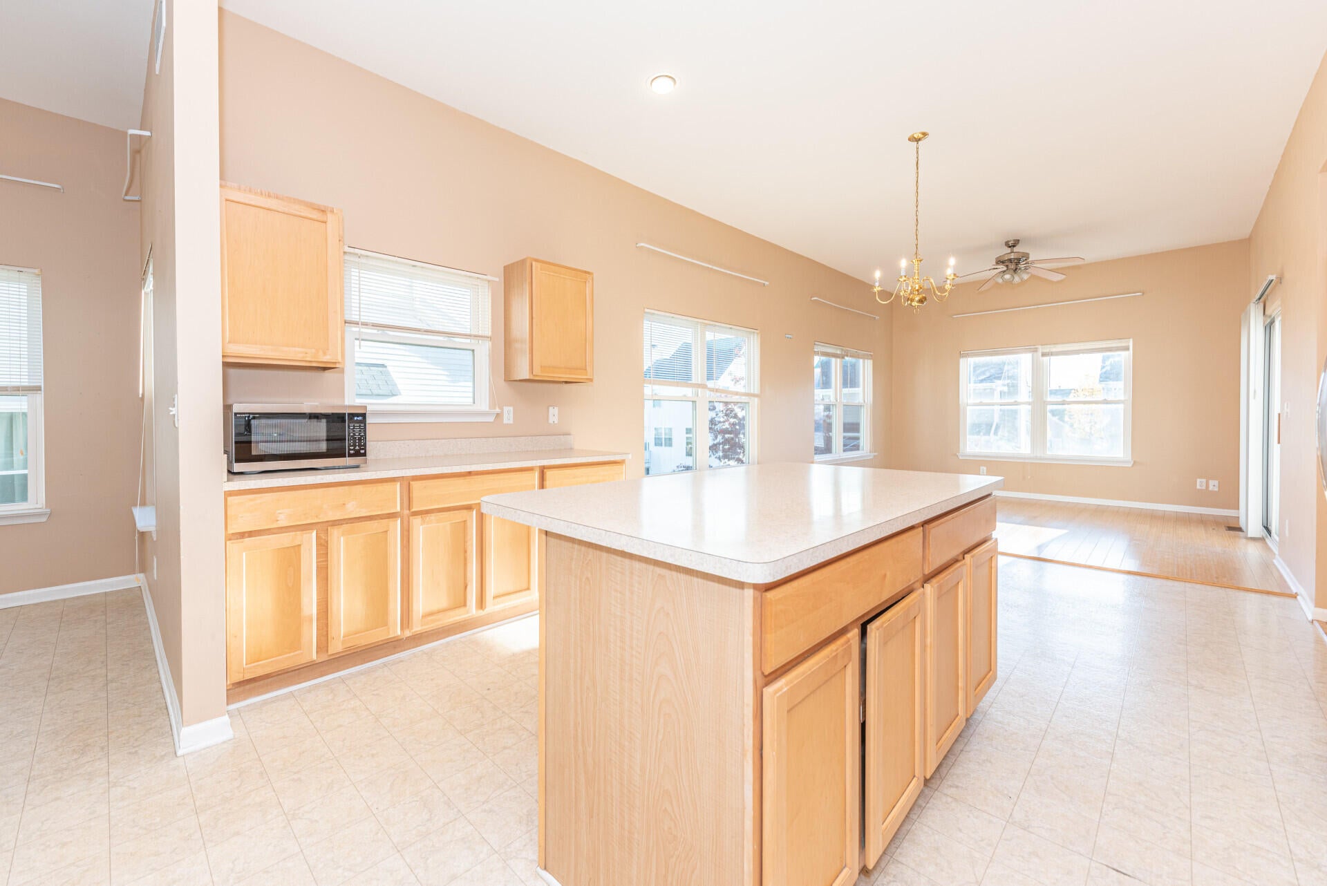 Ann Arbor, Michigan, 48103, United States, 4 Bedrooms Bedrooms, ,3 BathroomsBathrooms,Residential,For Sale,1991592