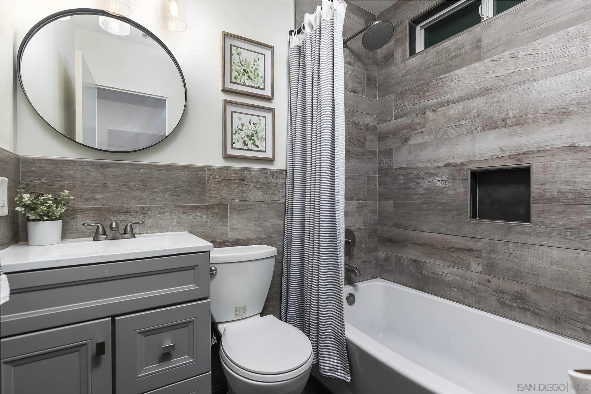 Alpine, California, 91901, United States, 3 Bedrooms Bedrooms, ,2 BathroomsBathrooms,Residential,For Sale,1990972