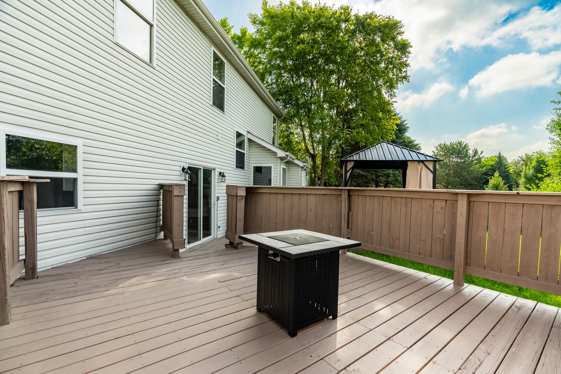  Beautifully Remodeled Geist-Area 4 Bedroom Home - 物件實景