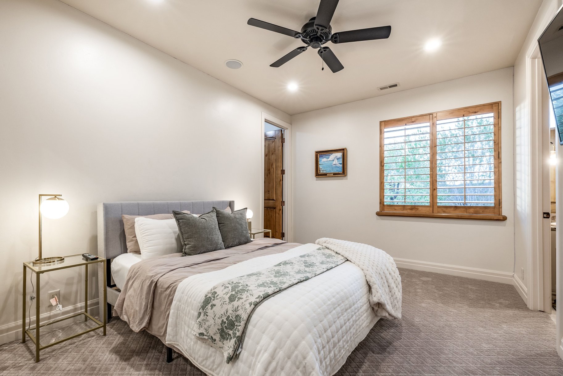  Custom 2-Story Parade Home with Dolphin Bolderscape Grotto Pool & 6 Car Garage - 物件實景