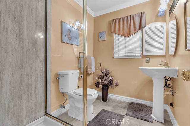Lynwood, California, 90262, United States, 5 Bedrooms Bedrooms, ,2 BathroomsBathrooms,Residential,For Sale,1914118