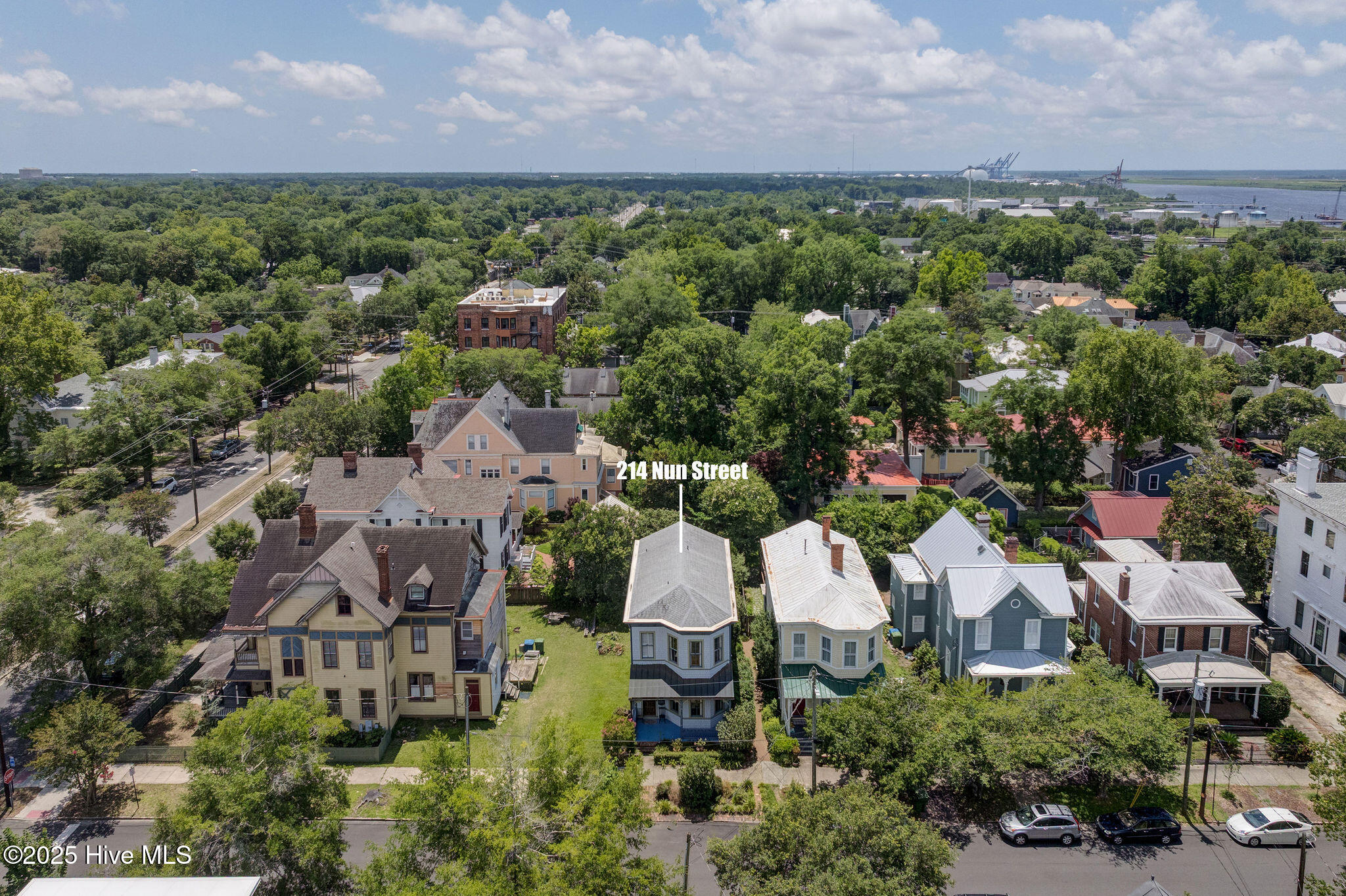 Wilmington, North Carolina, 28401, United States, 4 Bedrooms Bedrooms, ,3 BathroomsBathrooms,Residential,For Sale,1874502