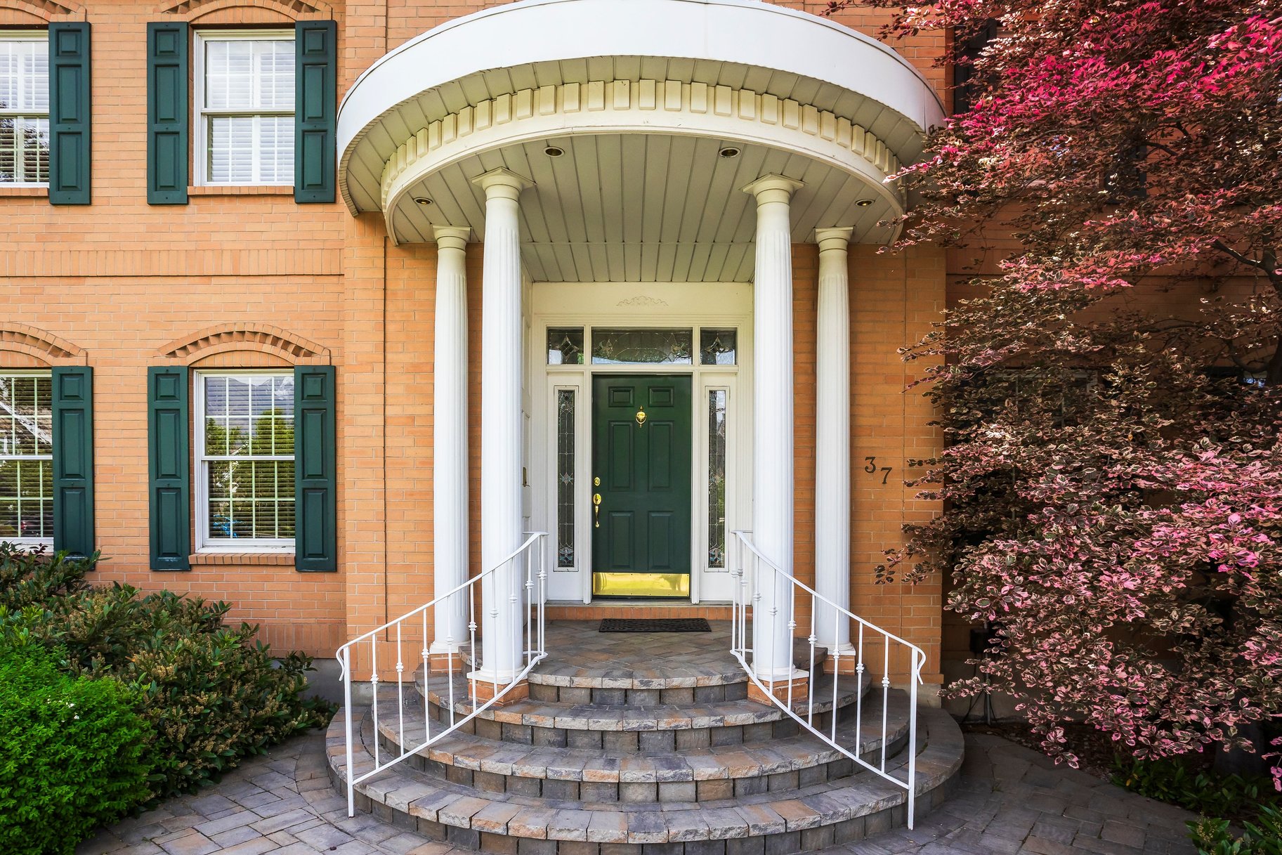  Custom Brick Beauty on Quiet Cul-de-Sac with Luxury Outdoor Living - 物件實景