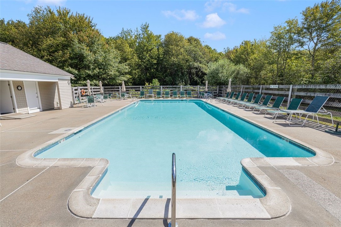 Narragansett, Rhode Island, 02882, United States, 2 Bedrooms Bedrooms, ,3 BathroomsBathrooms,Residential,For Sale,1950851