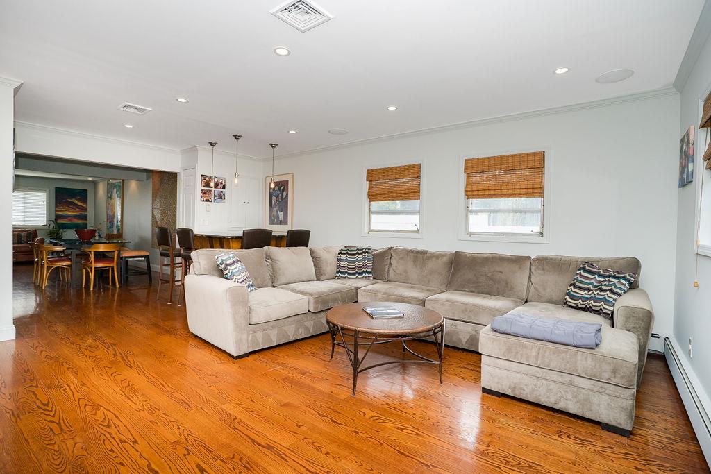 Oceanside, New York, 11572, United States, 3 Bedrooms Bedrooms, ,3 BathroomsBathrooms,Residential,For Sale,1908521