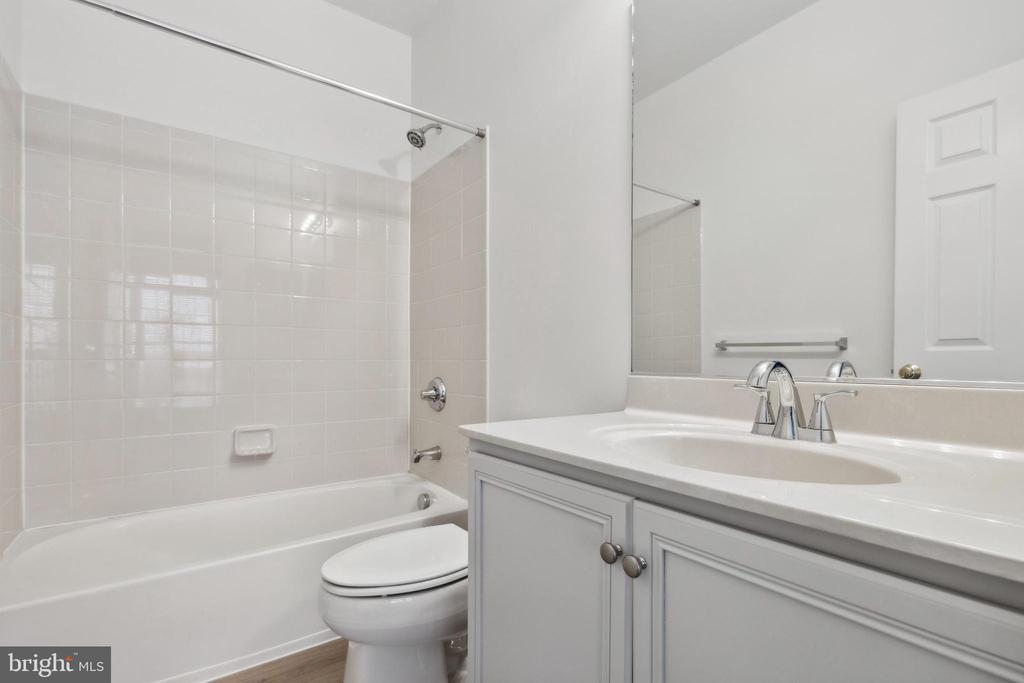 Chantilly, Virginia, 20152, United States, 3 Bedrooms Bedrooms, ,4 BathroomsBathrooms,Residential,For Sale,1942901