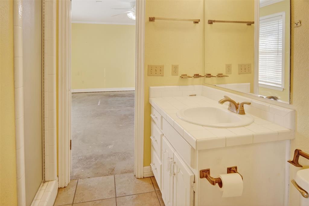 Weatherford, Texas, 76087, United States, 3 Bedrooms Bedrooms, ,2 BathroomsBathrooms,Residential,For Sale,2005416