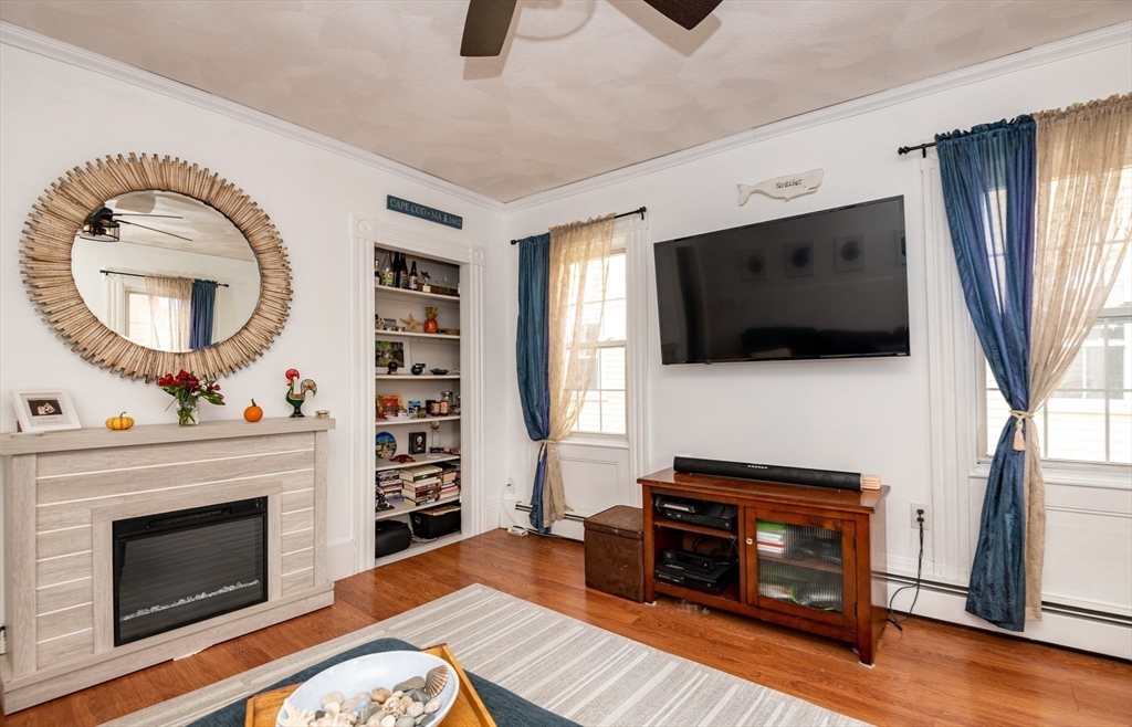 Salem, Massachusetts, 01970, United States, 3 Bedrooms Bedrooms, ,2 BathroomsBathrooms,Residential,For Sale,1990953