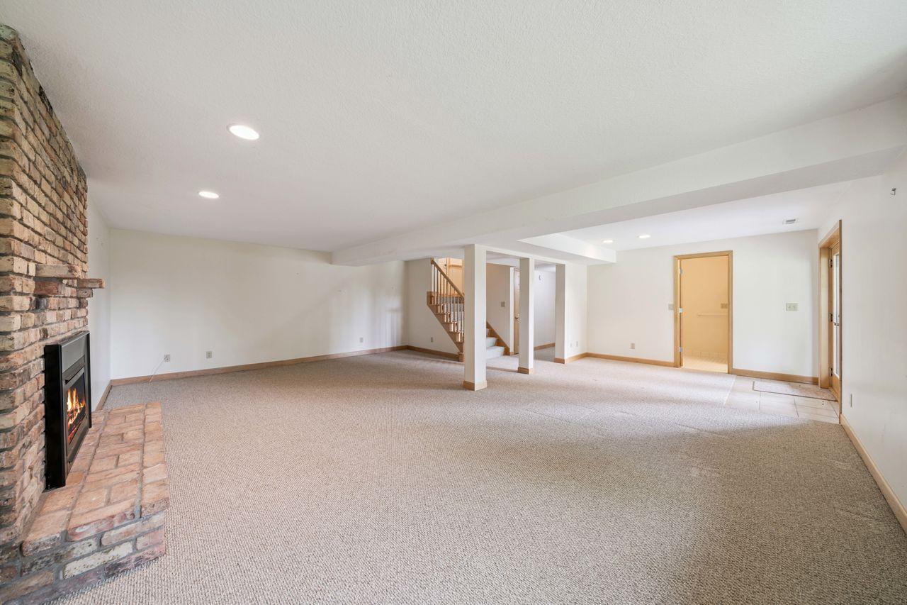 Stillwater, Minnesota, 55082, United States, 4 Bedrooms Bedrooms, ,3 BathroomsBathrooms,Residential,For Sale,1934431