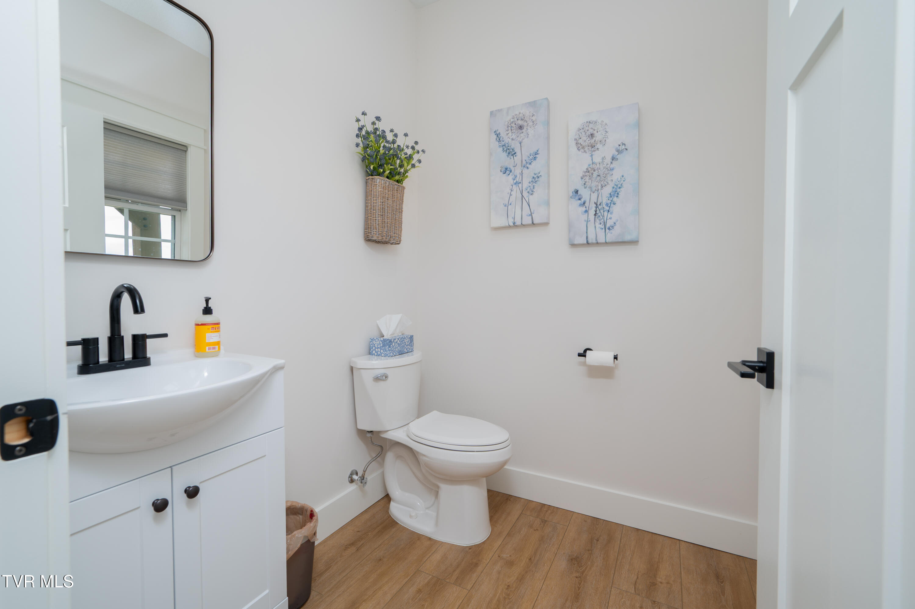 Greeneville, Tennessee, 37745, United States, 4 Bedrooms Bedrooms, ,3 BathroomsBathrooms,Residential,For Sale,2005652