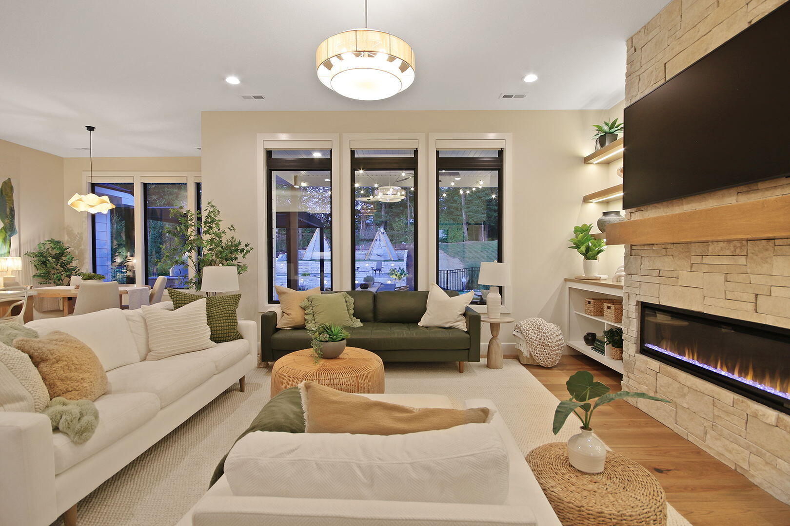 COLUMBIA, Missouri, 65201, United States, 3 Bedrooms Bedrooms, ,2 BathroomsBathrooms,Residential,For Sale,1984001