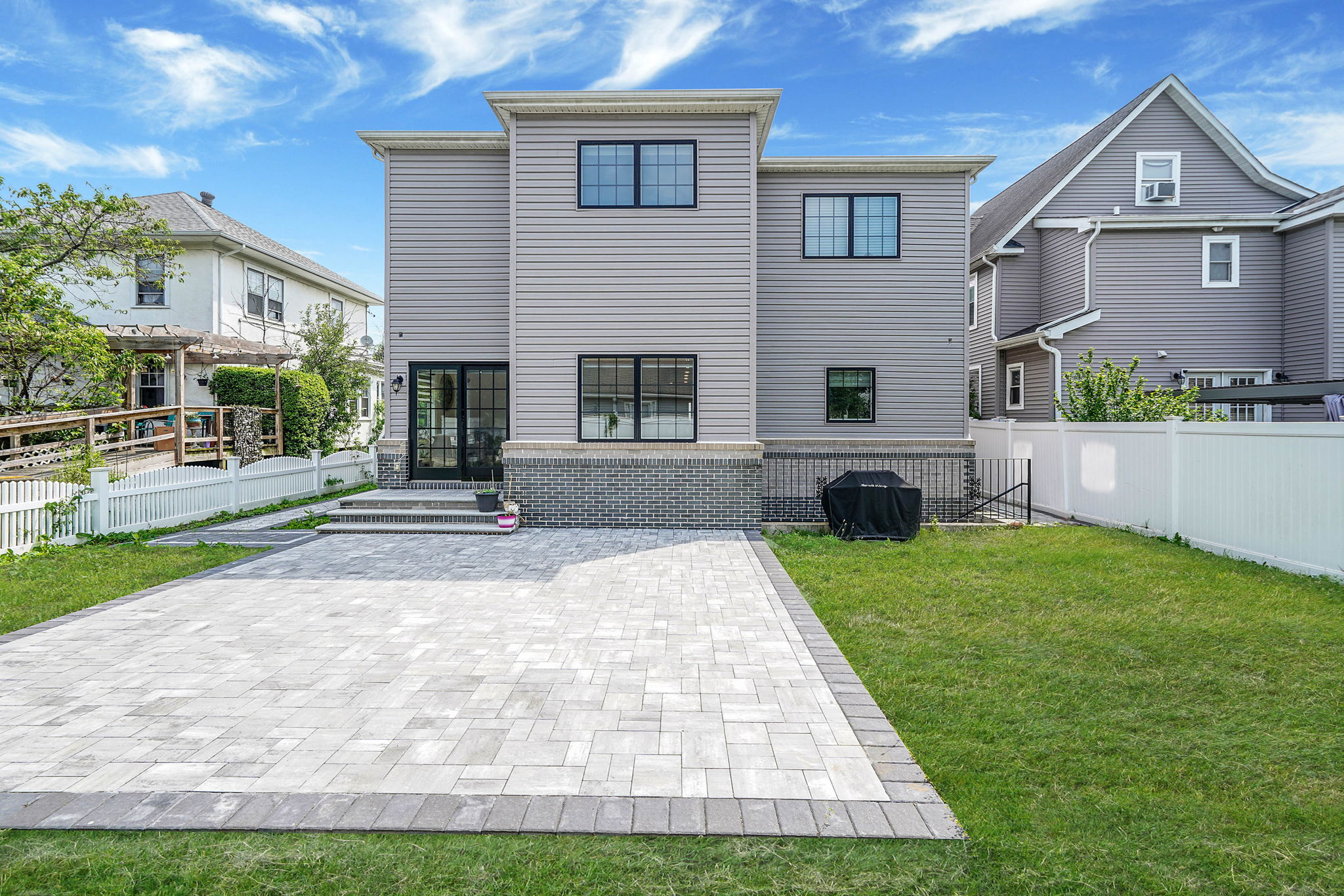 Cedarhurst, New York, 11516, United States, 5 Bedrooms Bedrooms, ,5 BathroomsBathrooms,Residential,For Sale,1851144