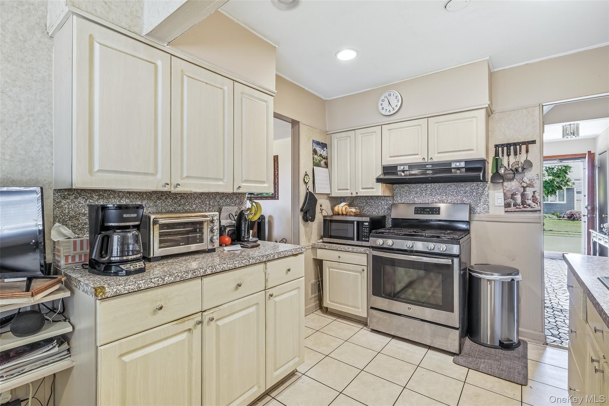 Seaford, New York, 11783, United States, 3 Bedrooms Bedrooms, ,2 BathroomsBathrooms,Residential,For Sale,2048212