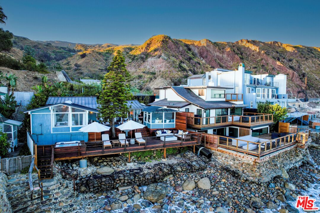 Malibu, California, 90265, United States, 3 Bedrooms Bedrooms, ,2 BathroomsBathrooms,Residential,For Sale,1992051