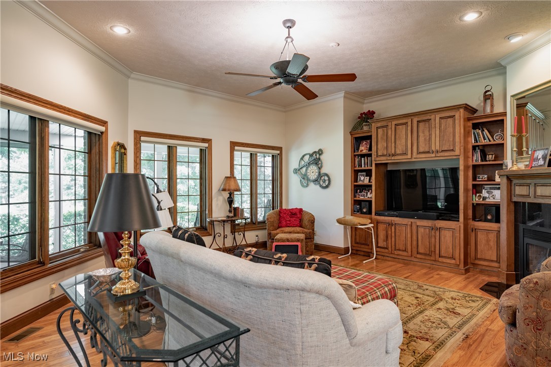 Vienna, West Virginia, 26105, United States, 4 Bedrooms Bedrooms, ,3 BathroomsBathrooms,Residential,For Sale,1902591