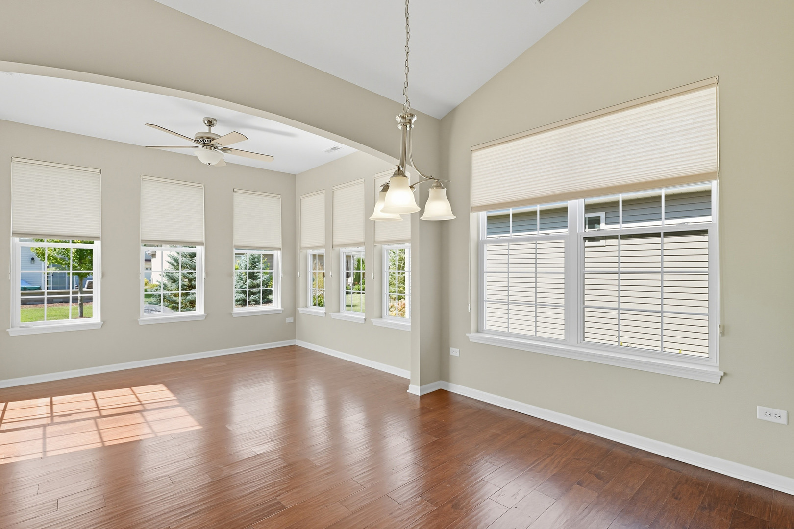 Naperville, Illinois, 60564, United States, 2 Bedrooms Bedrooms, ,2 BathroomsBathrooms,Residential,For Sale,1986332