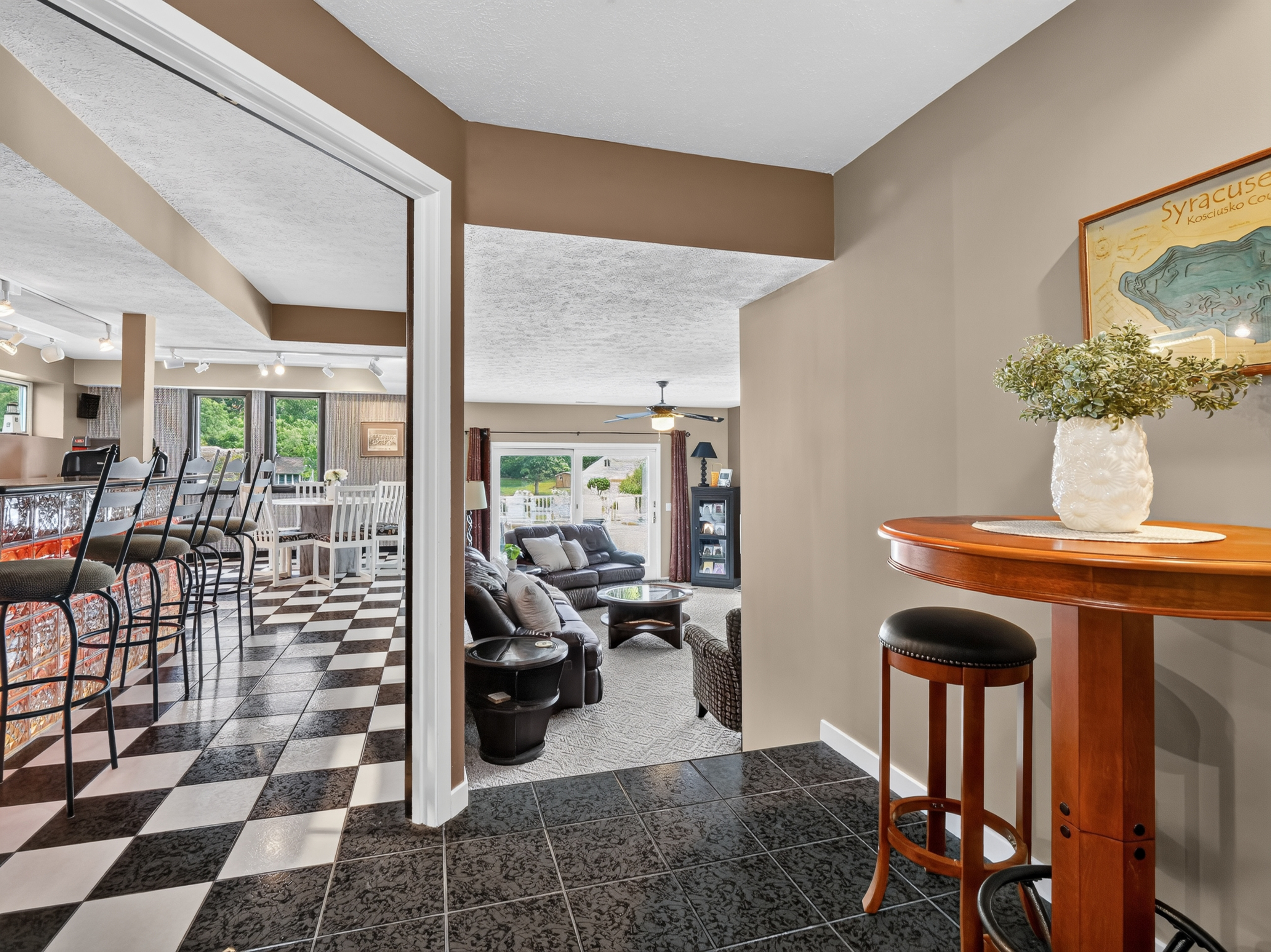  Beautifully Maintained Syracuse Lake Home - 物件實景