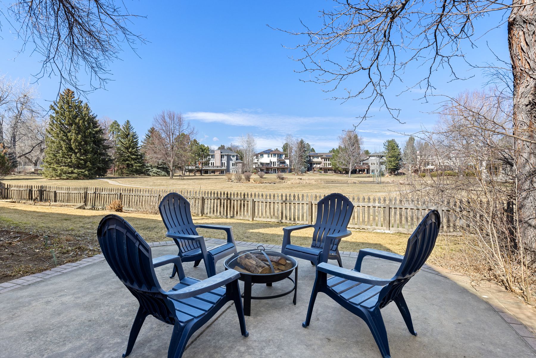  Backing To Private Open Space And A Tranquil Pond - 物件實景