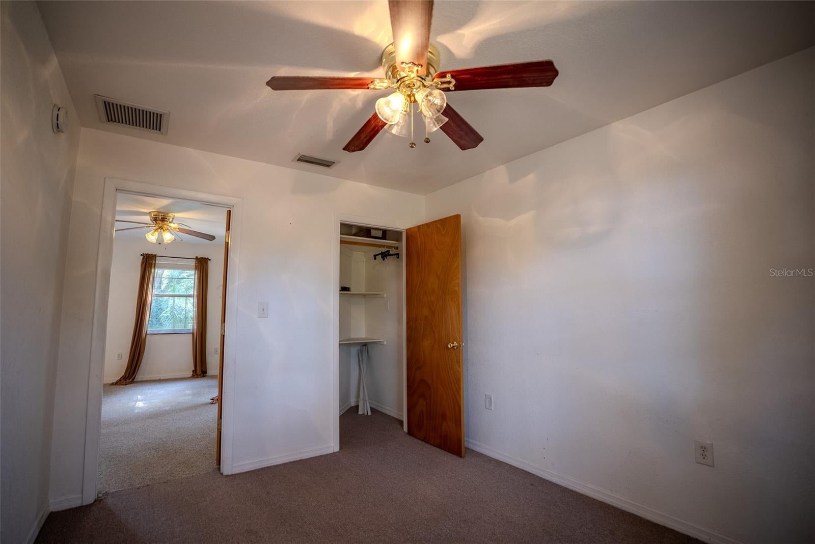 LADY LAKE, Florida, 32159, United States, 5 Bedrooms Bedrooms, ,3 BathroomsBathrooms,Residential,For Sale,1850305