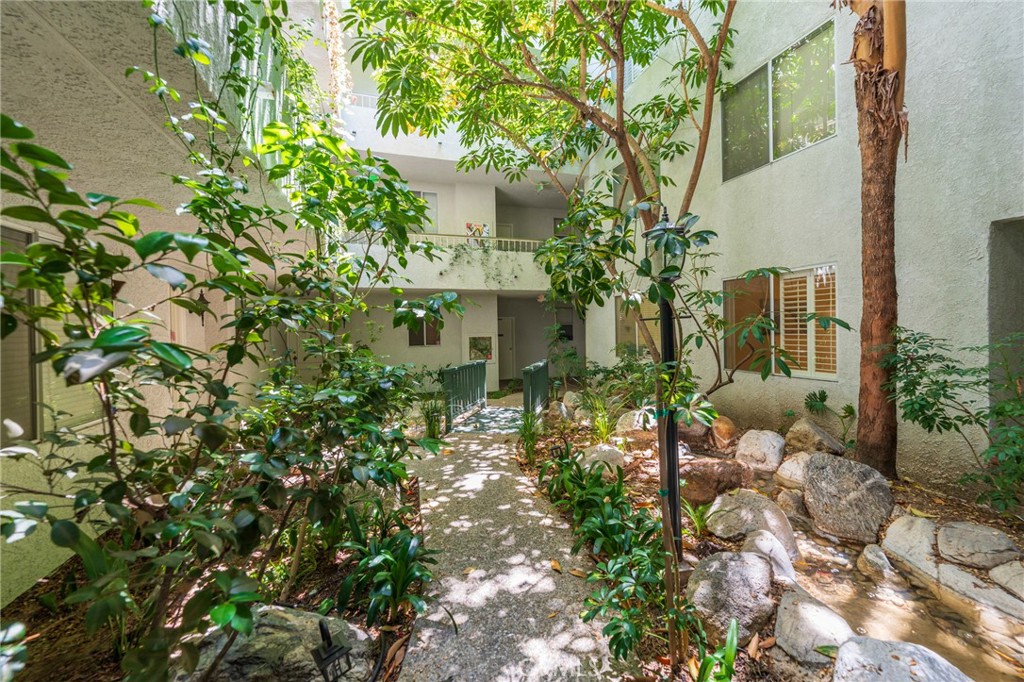 Los Angeles, California, 90024, United States, 2 Bedrooms Bedrooms, ,2 BathroomsBathrooms,Residential,For Sale,1828598