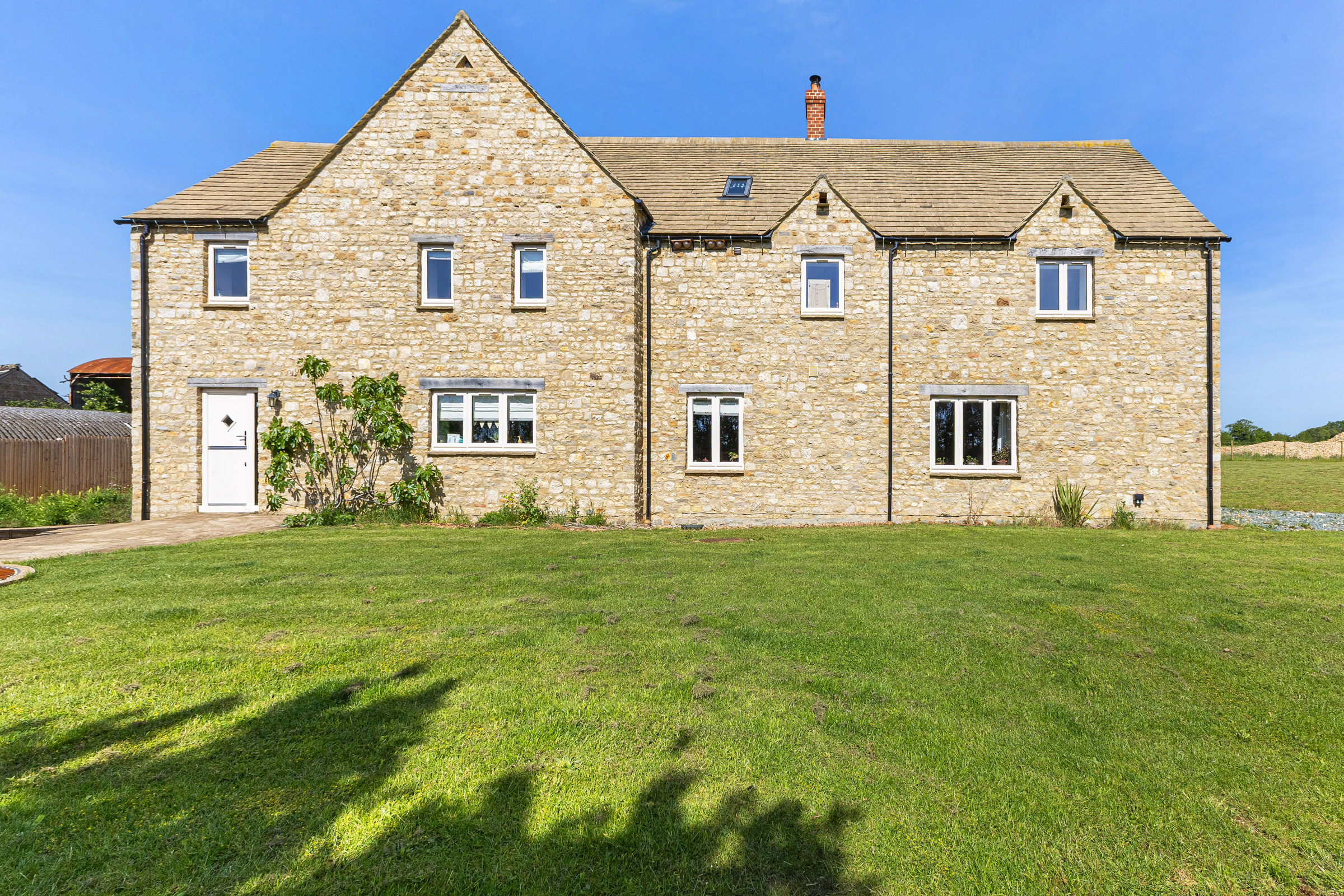  A substantial Oxfordshire farmhouse with over 9,200 sq ft of accommodation and 4 - 物件實景