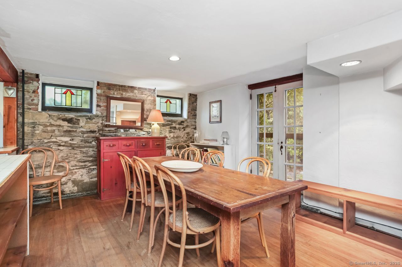 Westport, Connecticut, 06880, United States, 4 Bedrooms Bedrooms, ,3 BathroomsBathrooms,Residential,For Sale,1938739