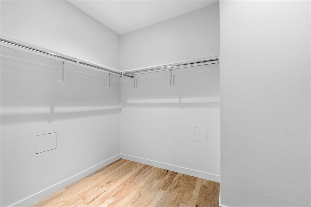 Boston, Massachusetts, 02110, United States, 2 Bedrooms Bedrooms, ,2 BathroomsBathrooms,Residential,For Sale,2048727