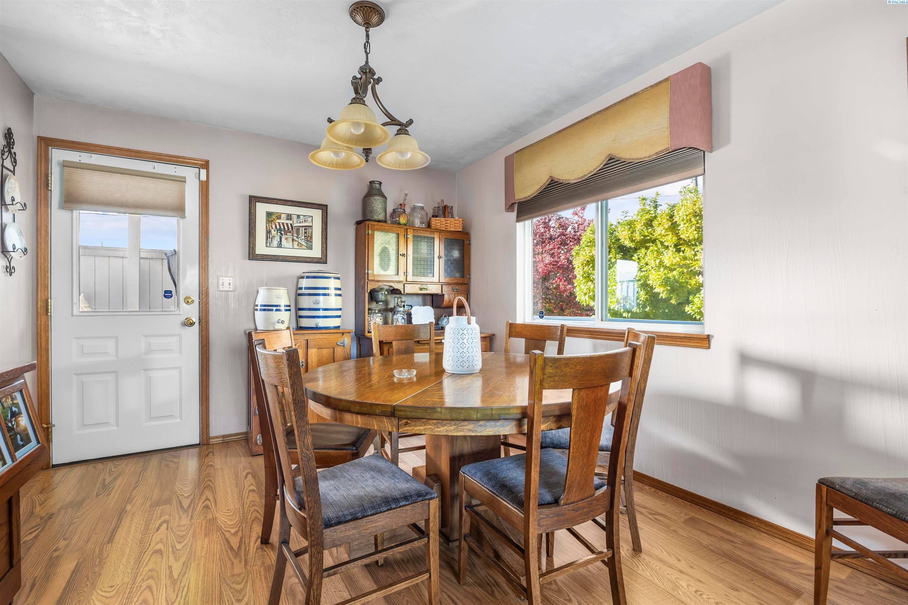 Prosser, Washington, 99350, United States, 4 Bedrooms Bedrooms, ,1 BathroomBathrooms,Residential,For Sale,1984108