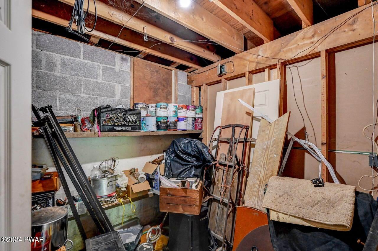 Hawley, Pennsylvania, 18428, United States, 5 Bedrooms Bedrooms, ,4 BathroomsBathrooms,Residential,For Sale,1979290