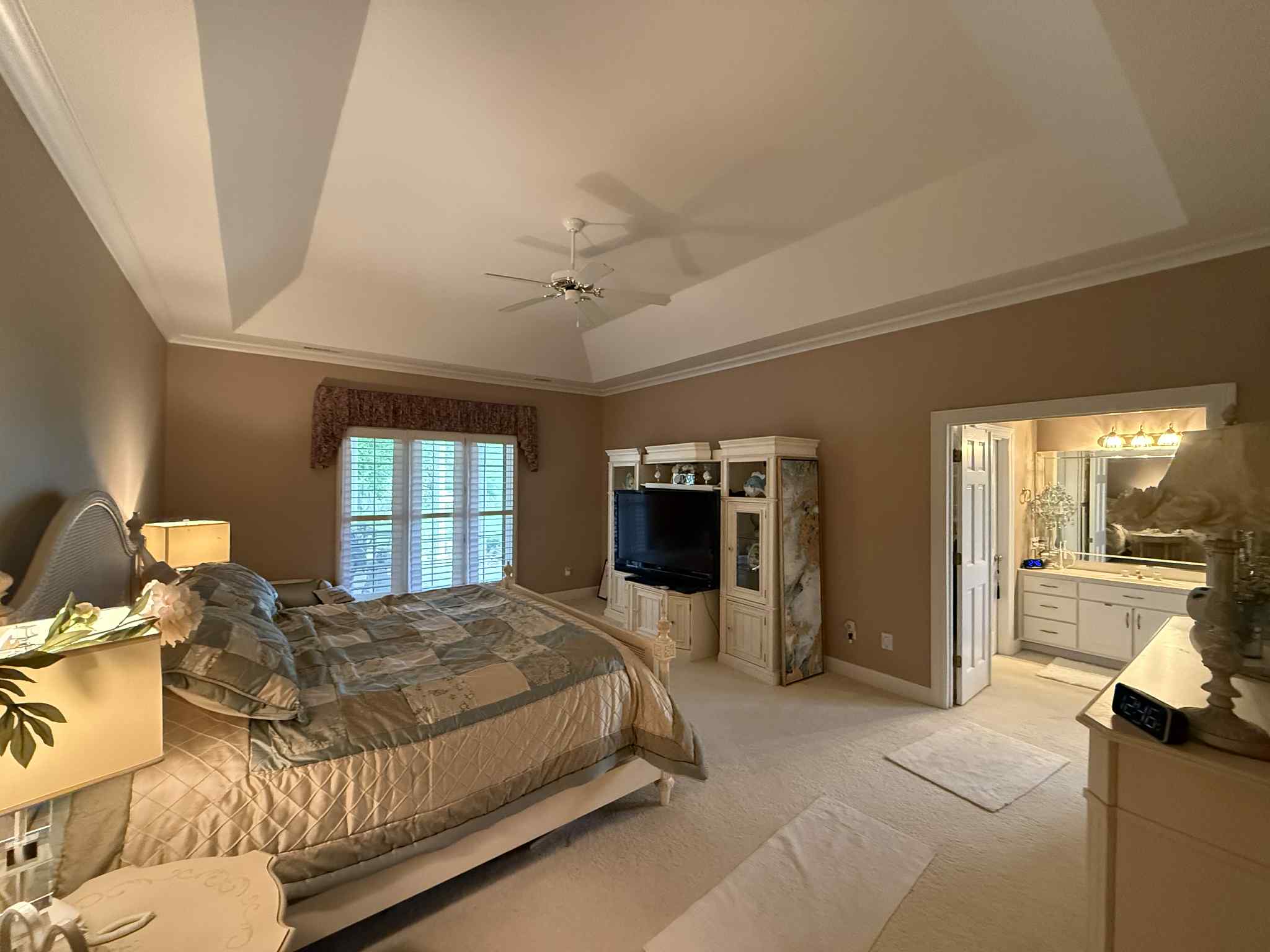 Marion, Illinois, 62959, United States, 4 Bedrooms Bedrooms, ,3 BathroomsBathrooms,Residential,For Sale,1848580