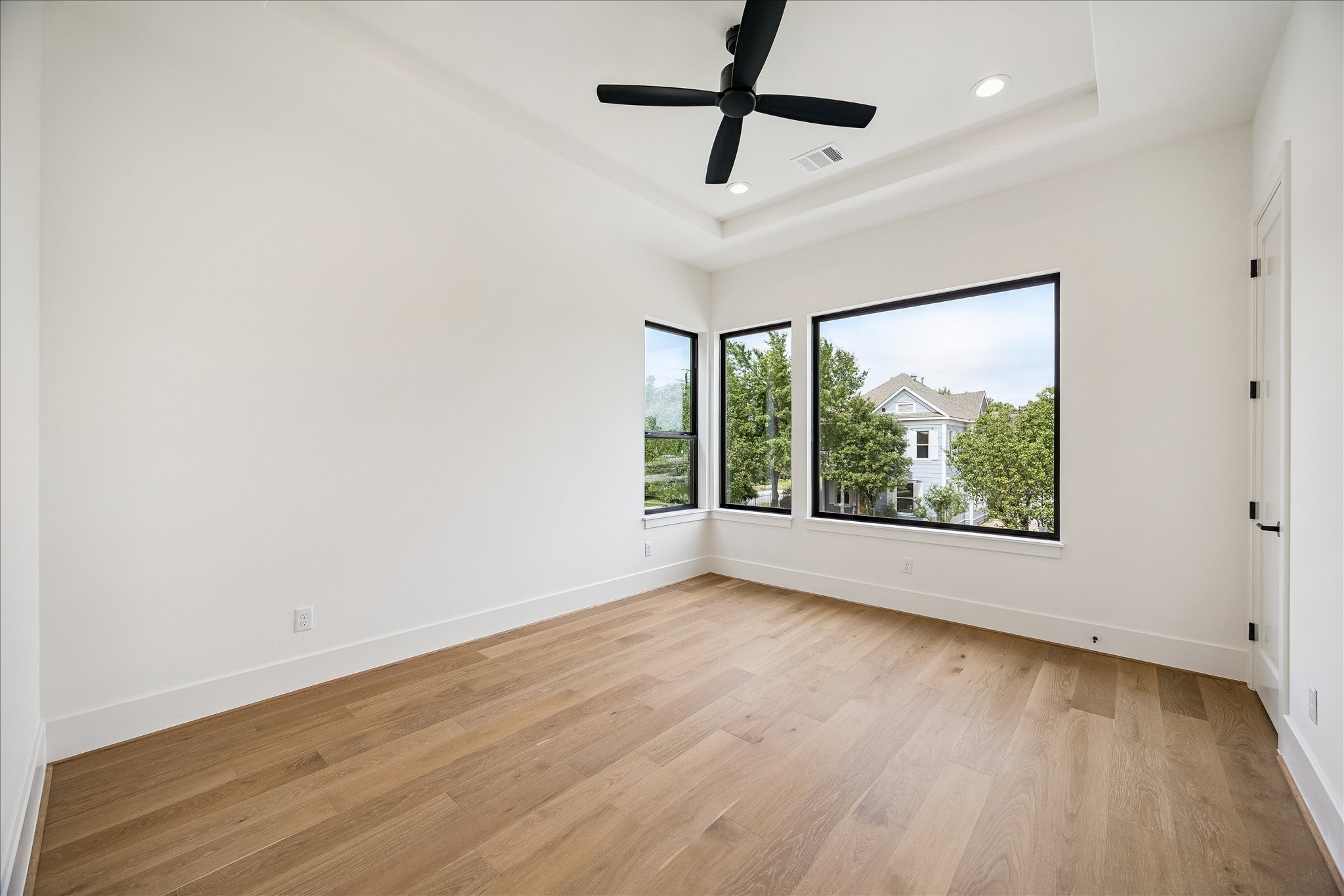  335 Harvard Street - 物件實景