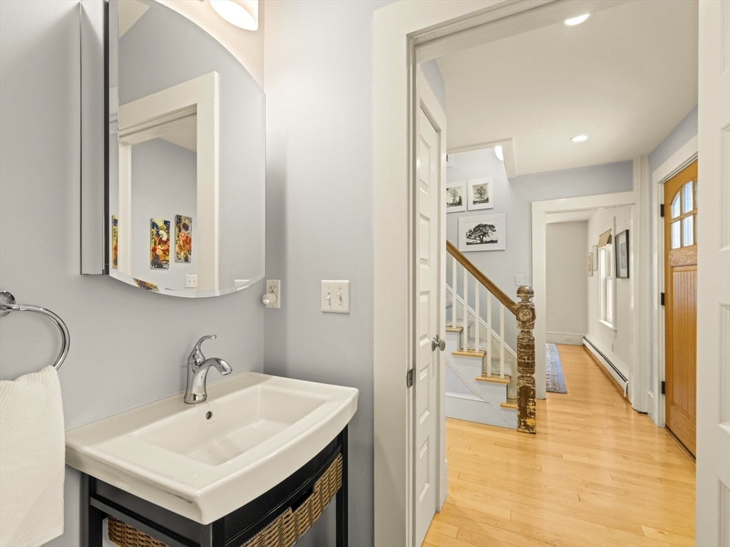 Concord, Massachusetts, 01742, United States, 2 Bedrooms Bedrooms, ,2 BathroomsBathrooms,Residential,For Sale,2001837