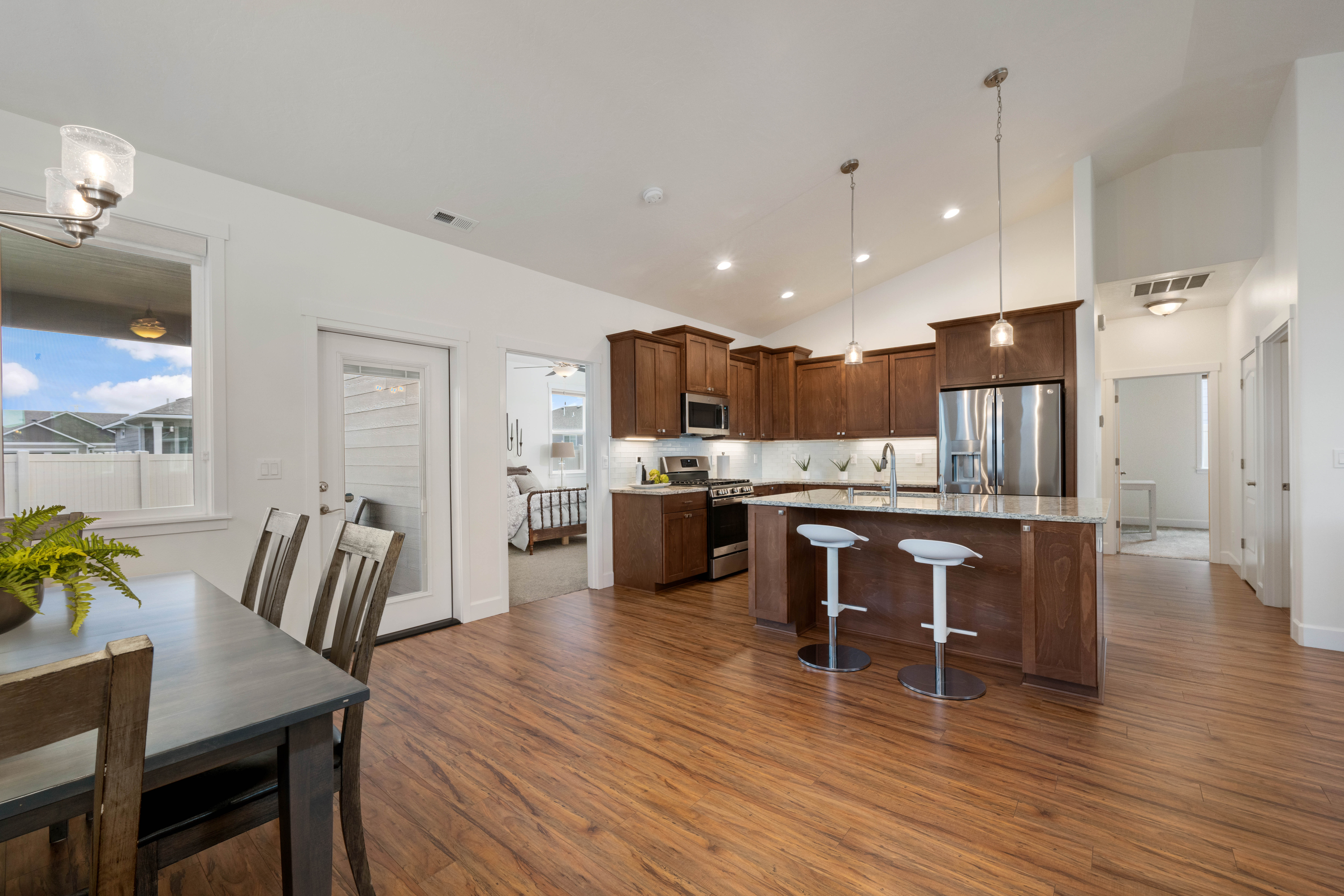  55+ Low Maintenance Living - 物件實景