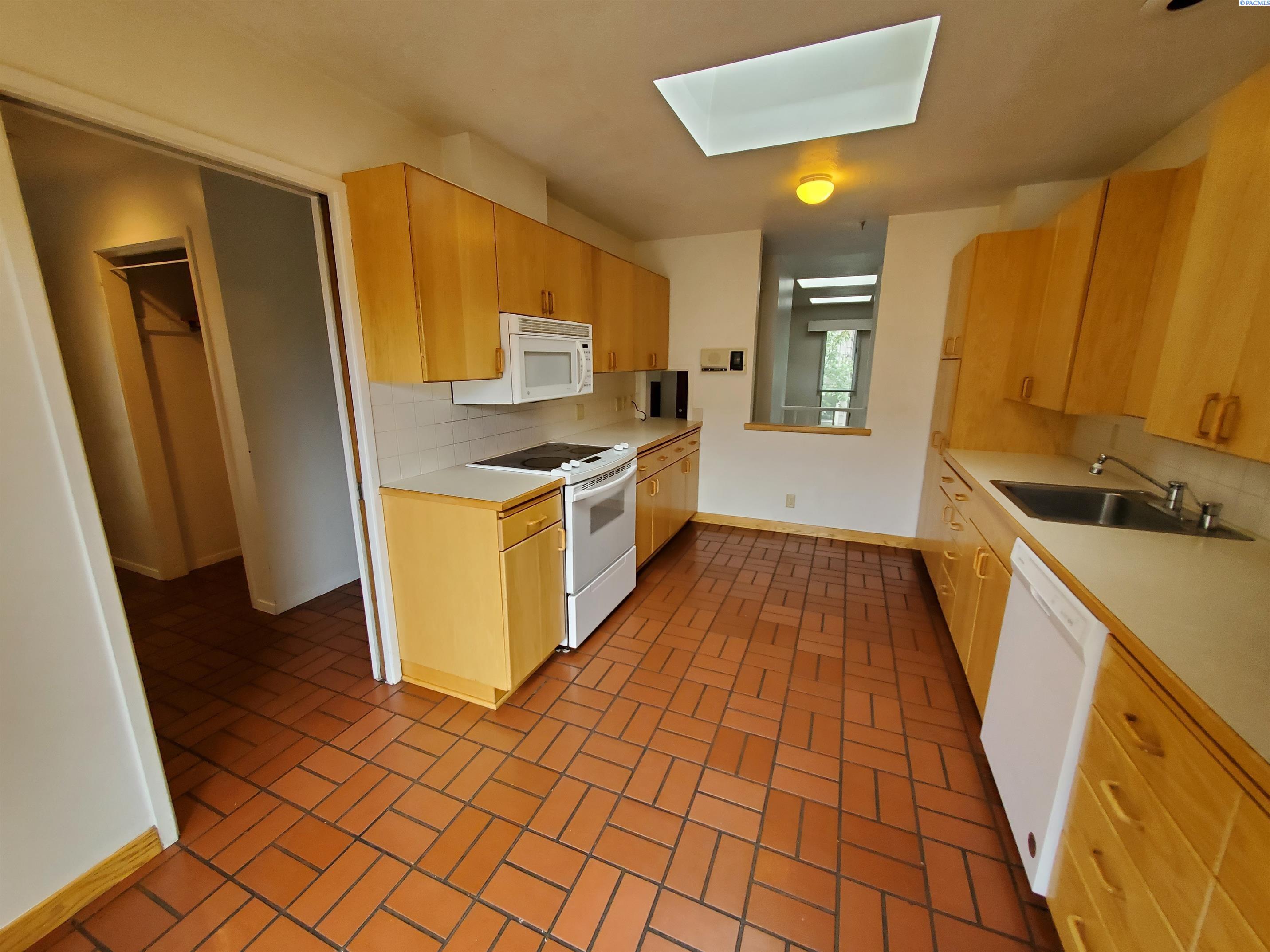 Pullman, Washington, 99163, United States, 5 Bedrooms Bedrooms, ,3 BathroomsBathrooms,Residential,For Sale,1793538