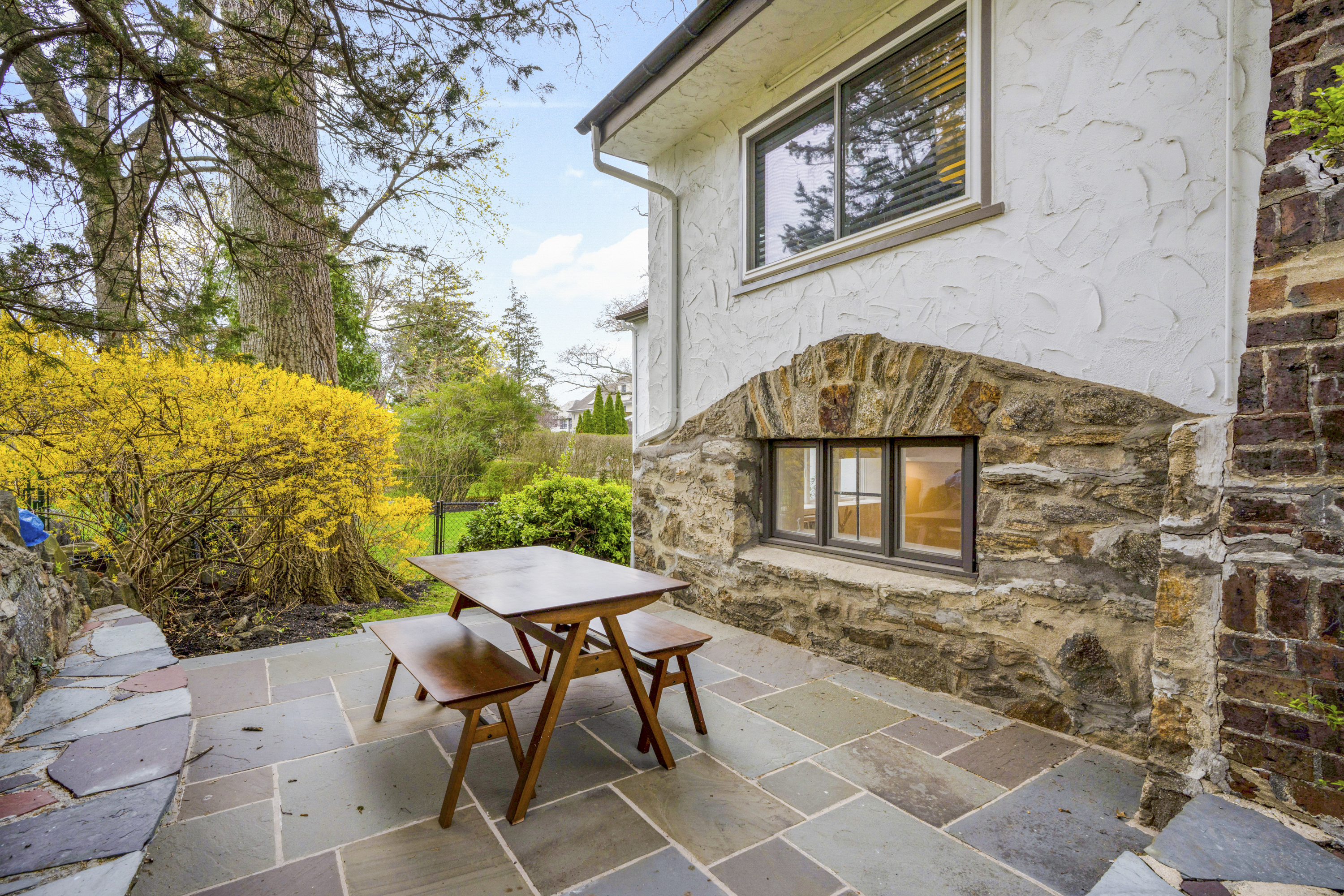  Classic Larchmont Tudor - 物件實景