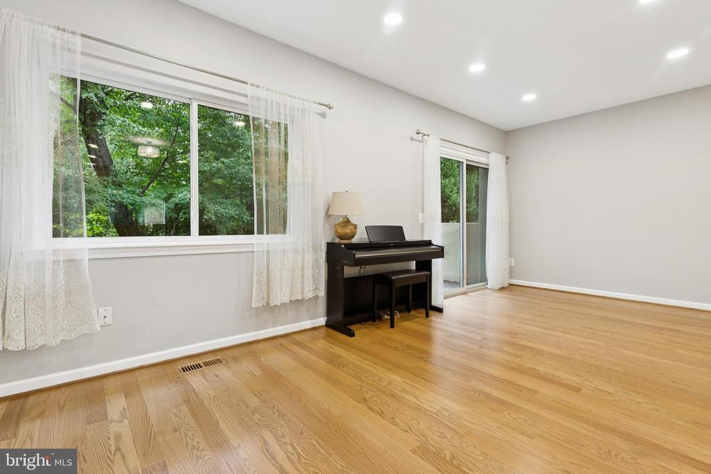 Reston, Virginia, 20191, United States, 3 Bedrooms Bedrooms, ,3 BathroomsBathrooms,Residential,For Sale,1978465