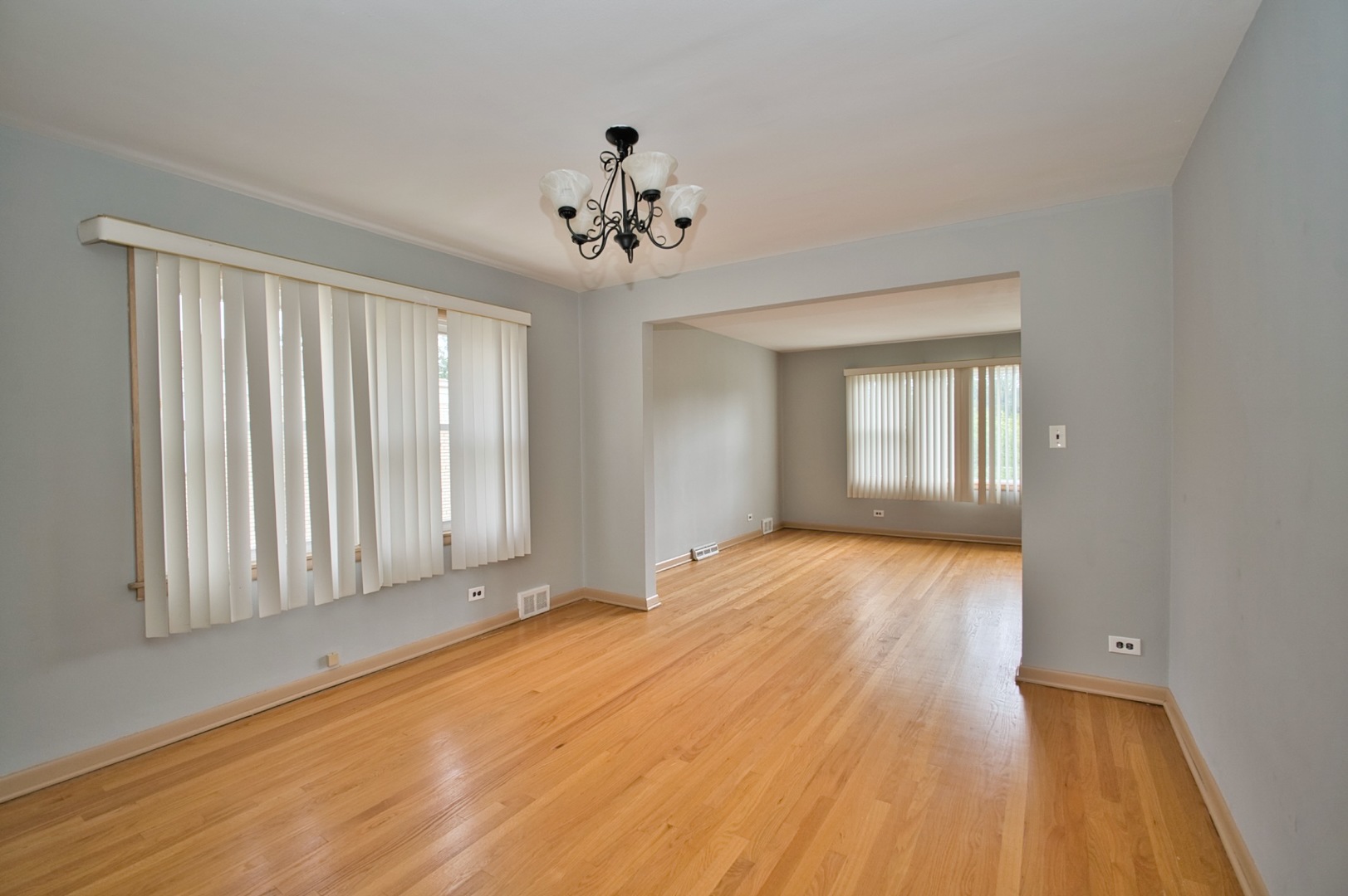 Lincolnwood, Illinois, 60712, United States, 8 Bedrooms Bedrooms, ,Residential,For Sale,1984264