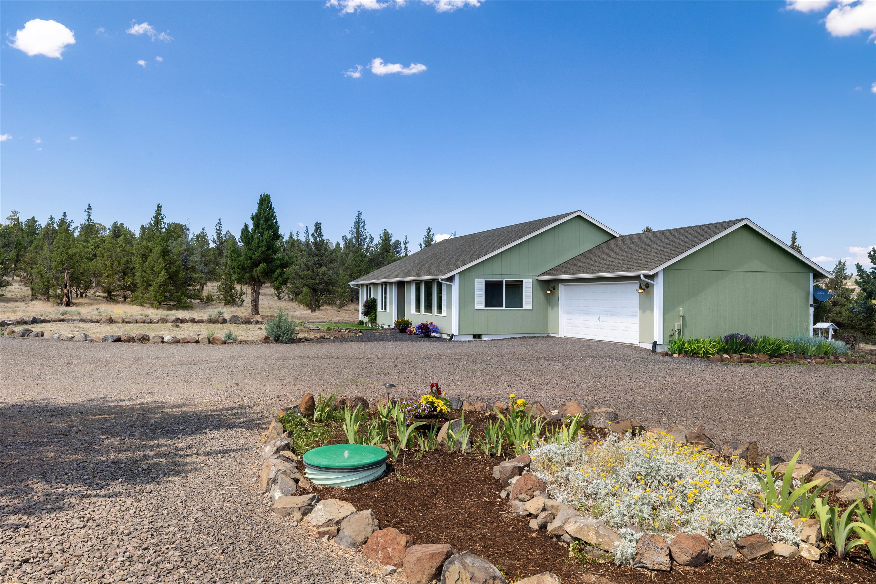 Prineville, Oregon, 97754, United States, 3 Bedrooms Bedrooms, ,2 BathroomsBathrooms,Residential,For Sale,1849917