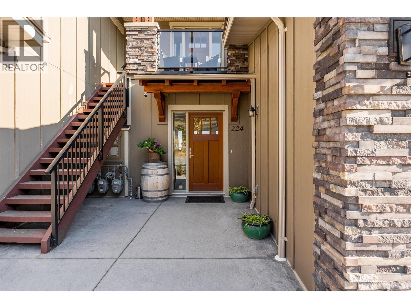 PEACHLAND, British Columbia, V0H 1X5, CA, 3 Bedrooms Bedrooms, ,2 BathroomsBathrooms,Residential,For Sale,1951161