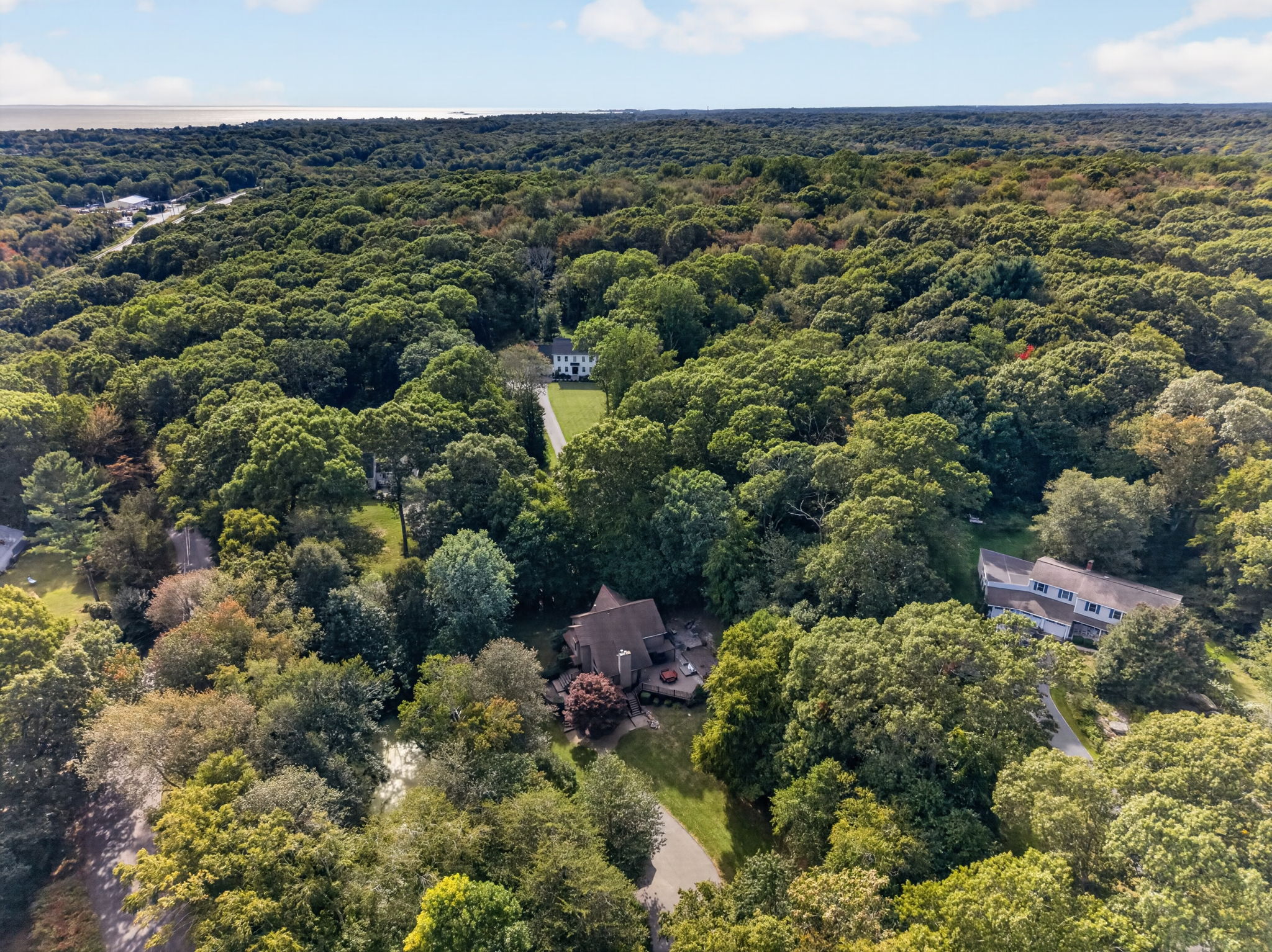  Modern Living and Effortless Entertaining Tucked Away on 1.5 Acres - 物件實景
