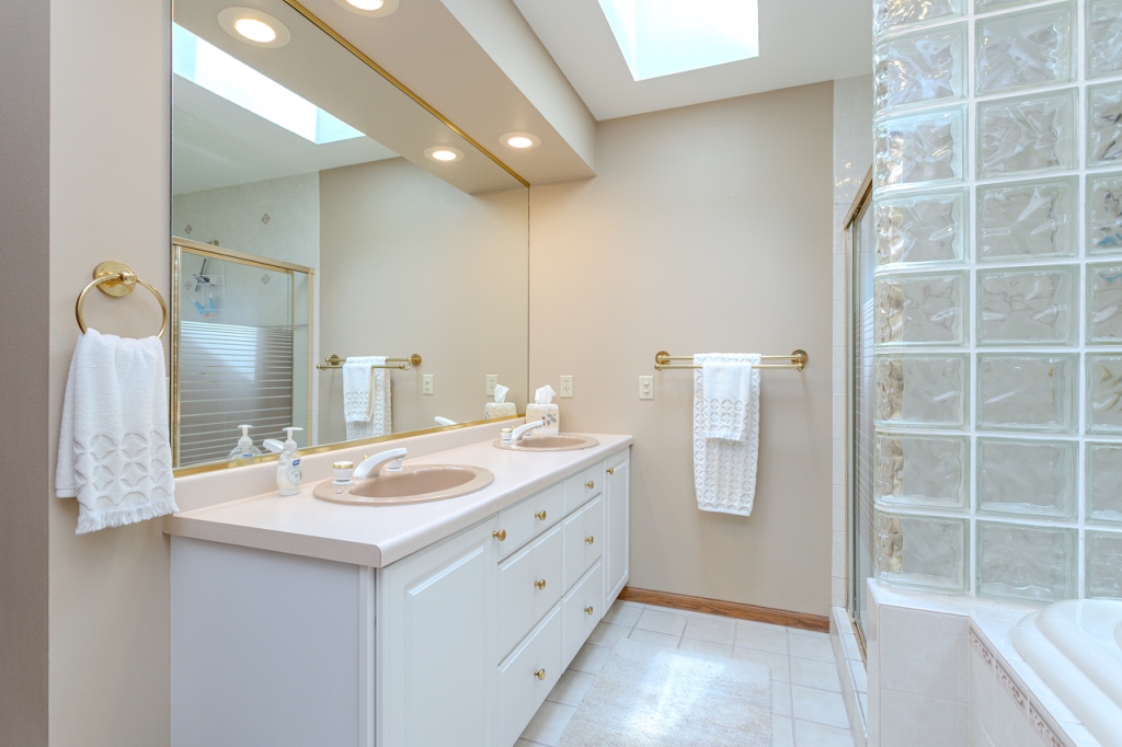 Wausau, Wisconsin, 54401, United States, 4 Bedrooms Bedrooms, ,3 BathroomsBathrooms,Residential,For Sale,1889957