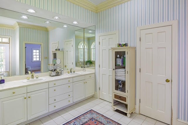 Vicksburg, Mississippi, 39183, United States, 4 Bedrooms Bedrooms, ,4 BathroomsBathrooms,Residential,For Sale,1919653