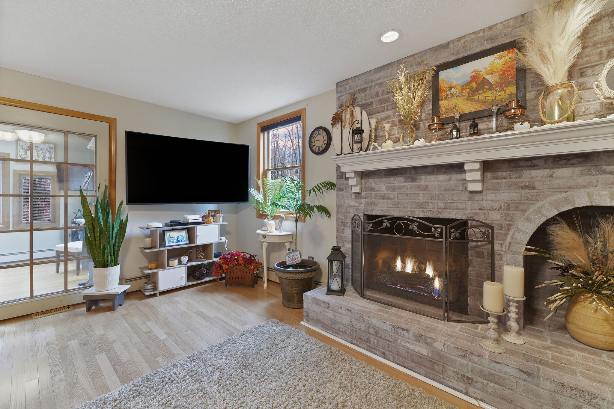 Tolland, Connecticut, 06084, United States, 3 Bedrooms Bedrooms, ,3 BathroomsBathrooms,Residential,For Sale,1993316