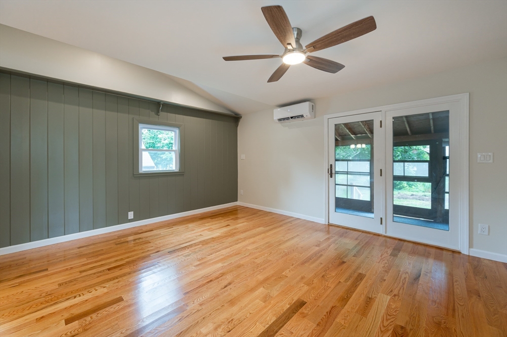 Hamilton, Massachusetts, 01982, United States, 3 Bedrooms Bedrooms, ,2 BathroomsBathrooms,Residential,For Sale,1934634