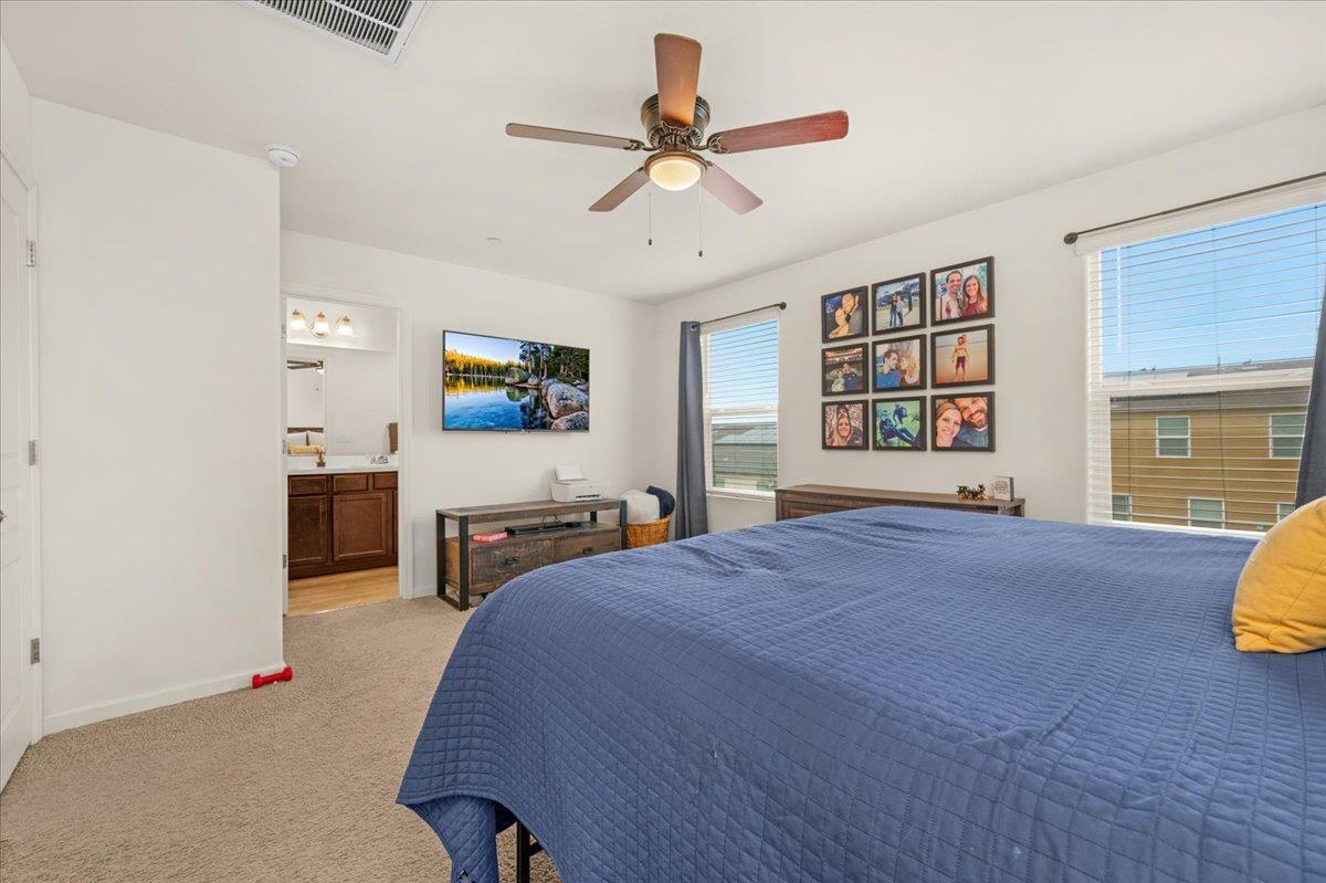 Fresno, California, 93722, United States, 5 Bedrooms Bedrooms, ,3 BathroomsBathrooms,Residential,For Sale,1982186