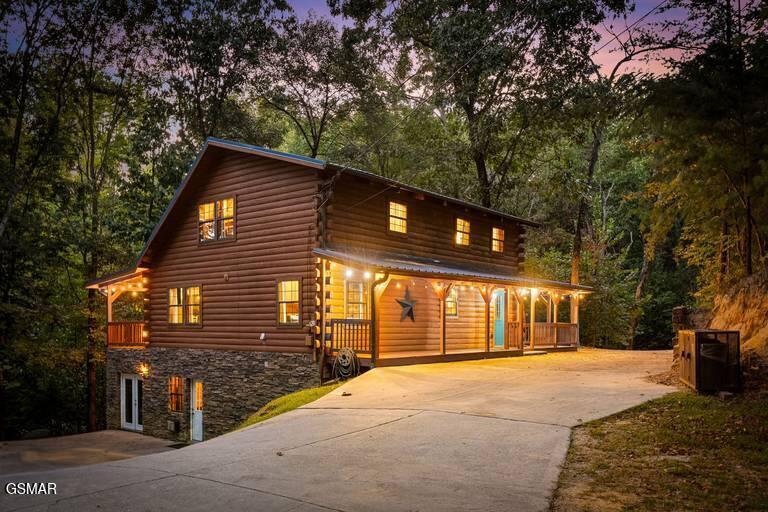 Sevierville, Tennessee, 37876, United States, 2 Bedrooms Bedrooms, ,4 BathroomsBathrooms,Residential,For Sale,2019046