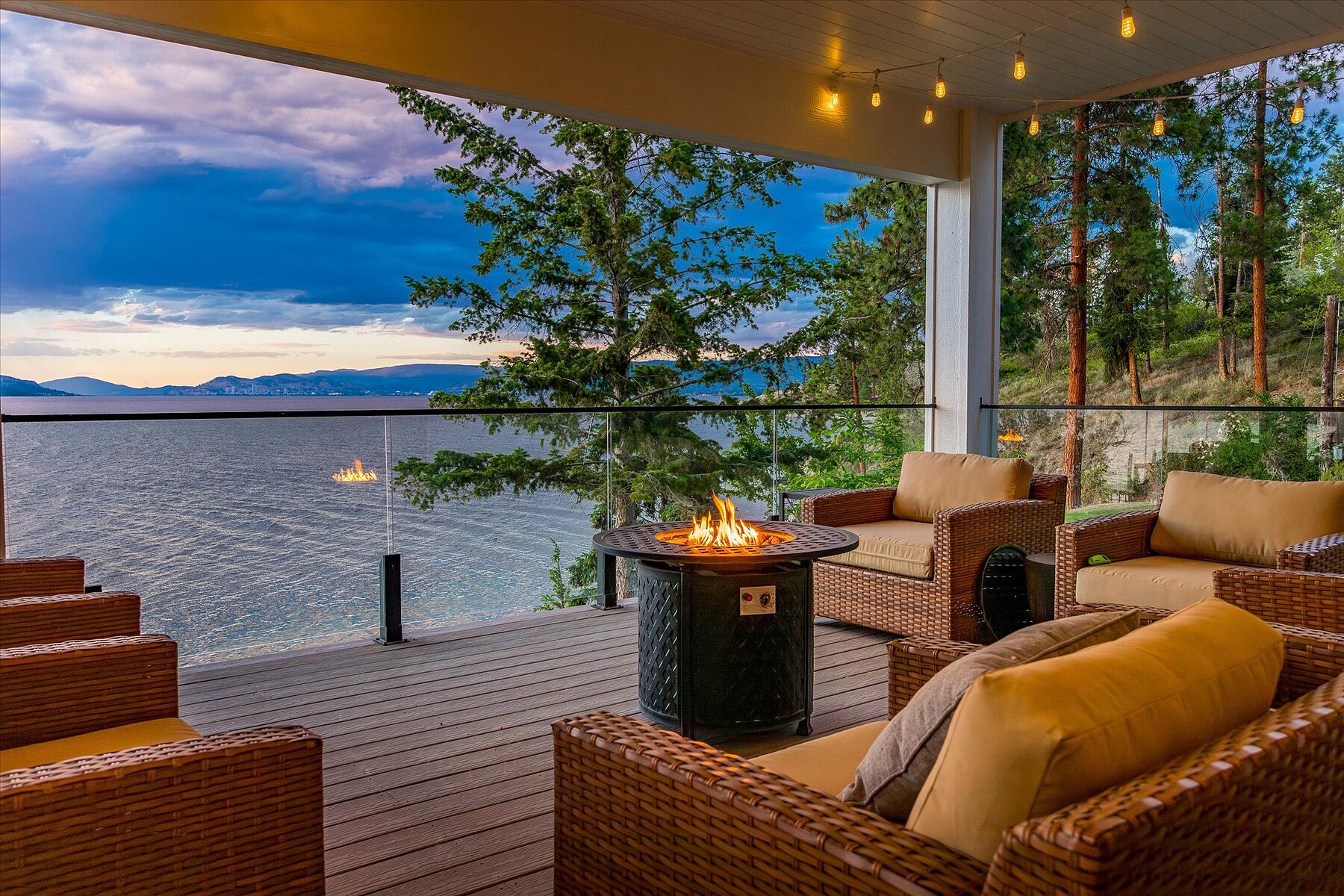  Stunning Home with Privacy - 物件實景
